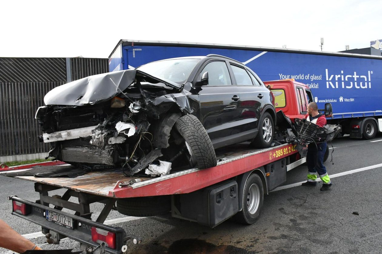 Slavonski Brod: U frontalnom sudaru kod graničnog prijelaza ozlijeđene su četiri osobe