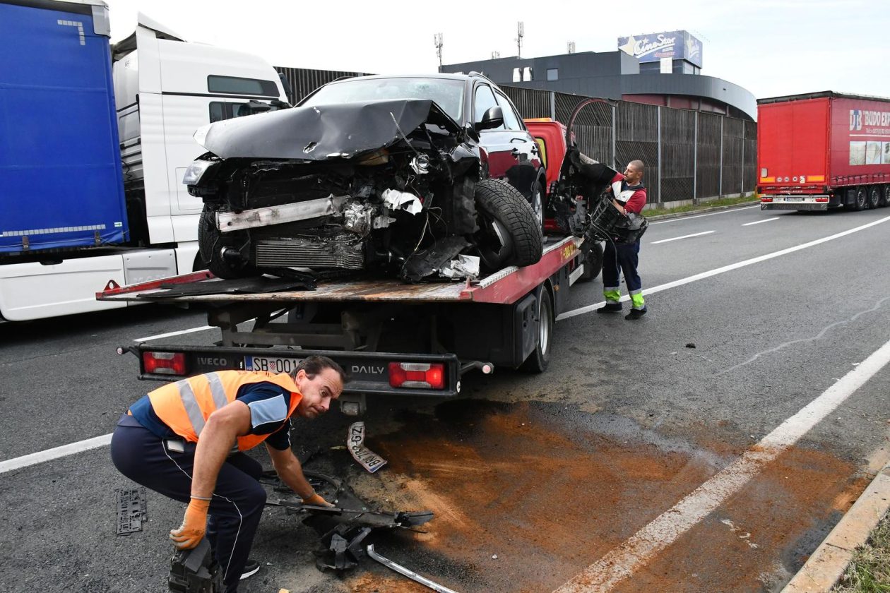Slavonski Brod: U frontalnom sudaru kod graničnog prijelaza ozlijeđene su četiri osobe