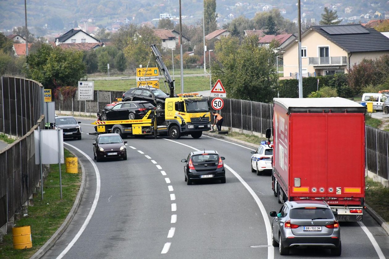 Slavonski Brod: U frontalnom sudaru kod graničnog prijelaza ozlijeđene su četiri osobe