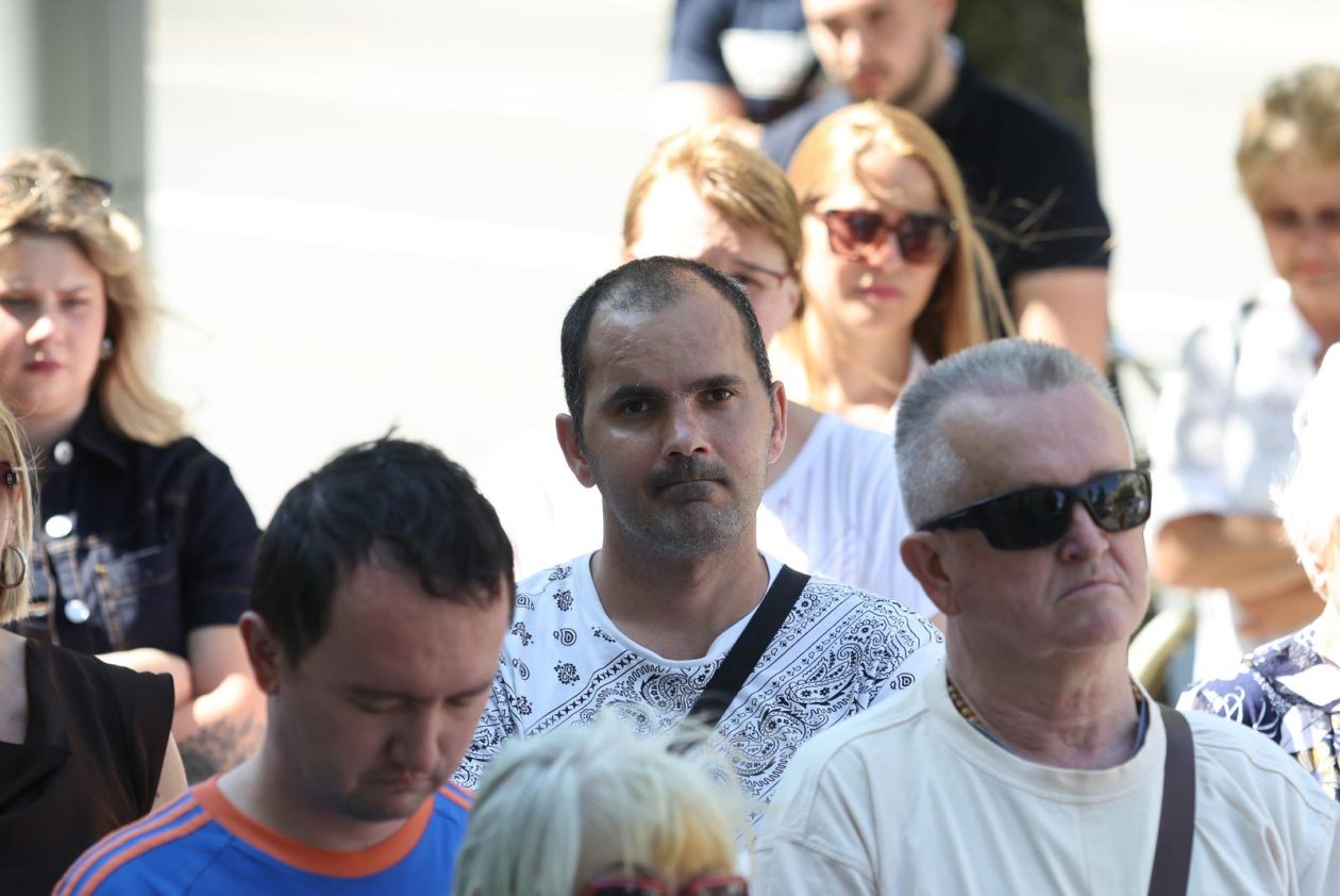 19 minuta šutnje za Luku
