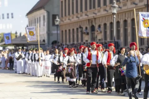 Vinkovačke jeseni Vinkovačke jeseni