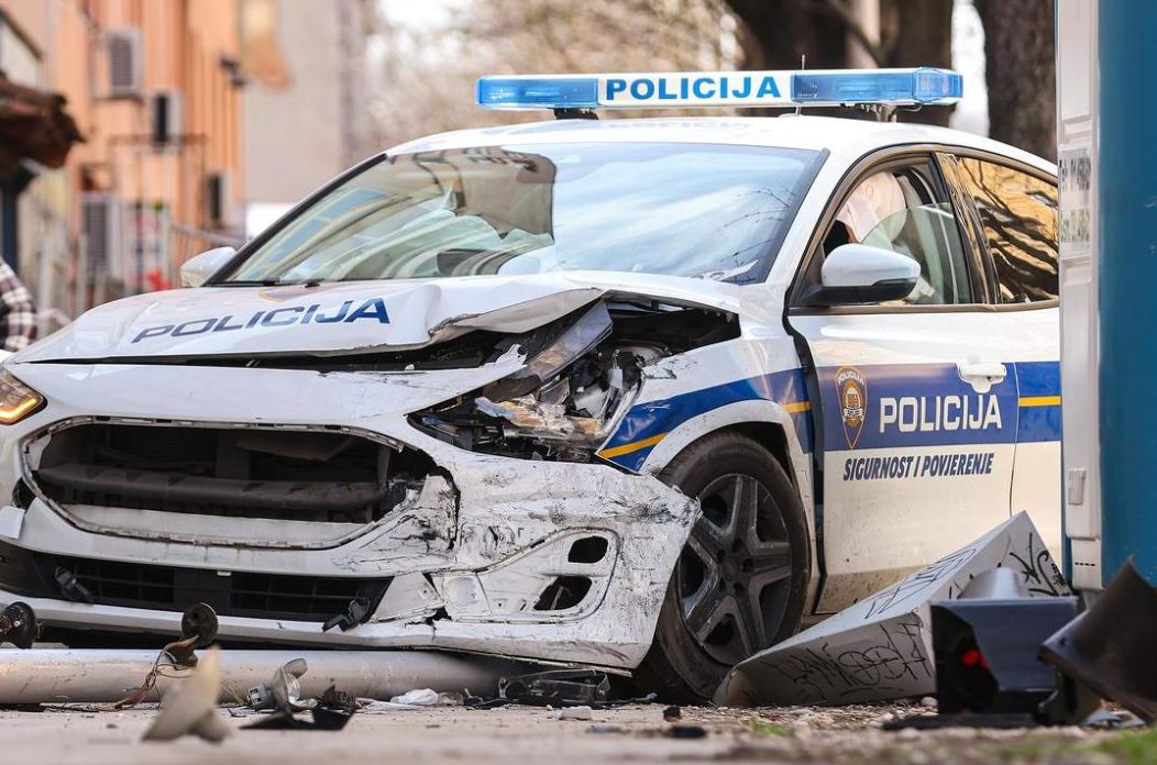 slupano policijsko vozilo