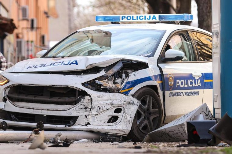 slupano policijsko vozilo