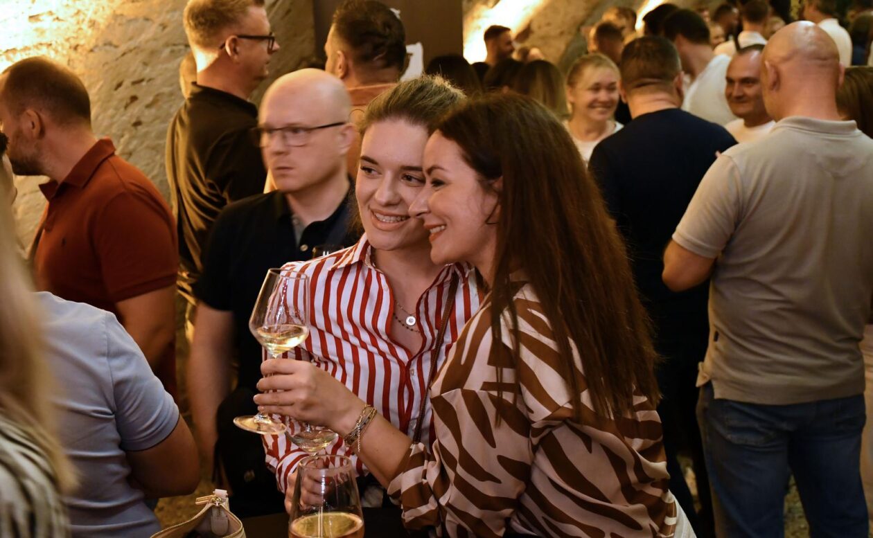 Slavonski Brod: Završna večer Festivala vina, umjetnosti i glazbe Vino u Tvrđavi Brod