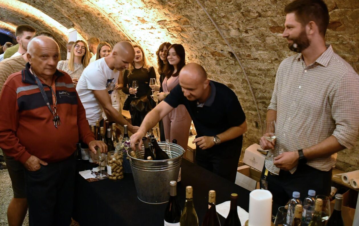 Slavonski Brod: Završna večer Festivala vina, umjetnosti i glazbe Vino u Tvrđavi Brod