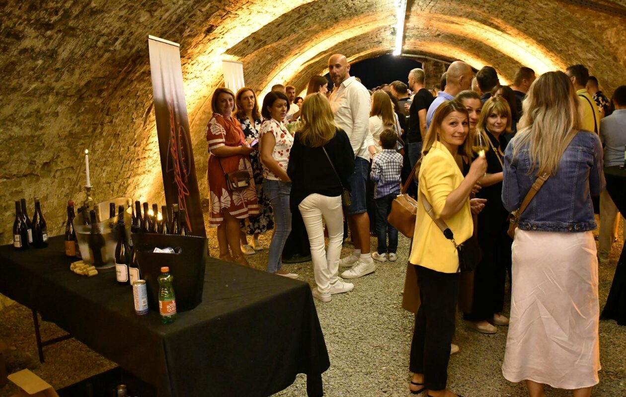 Slavonski Brod: Završna večer Festivala vina, umjetnosti i glazbe Vino u Tvrđavi Brod