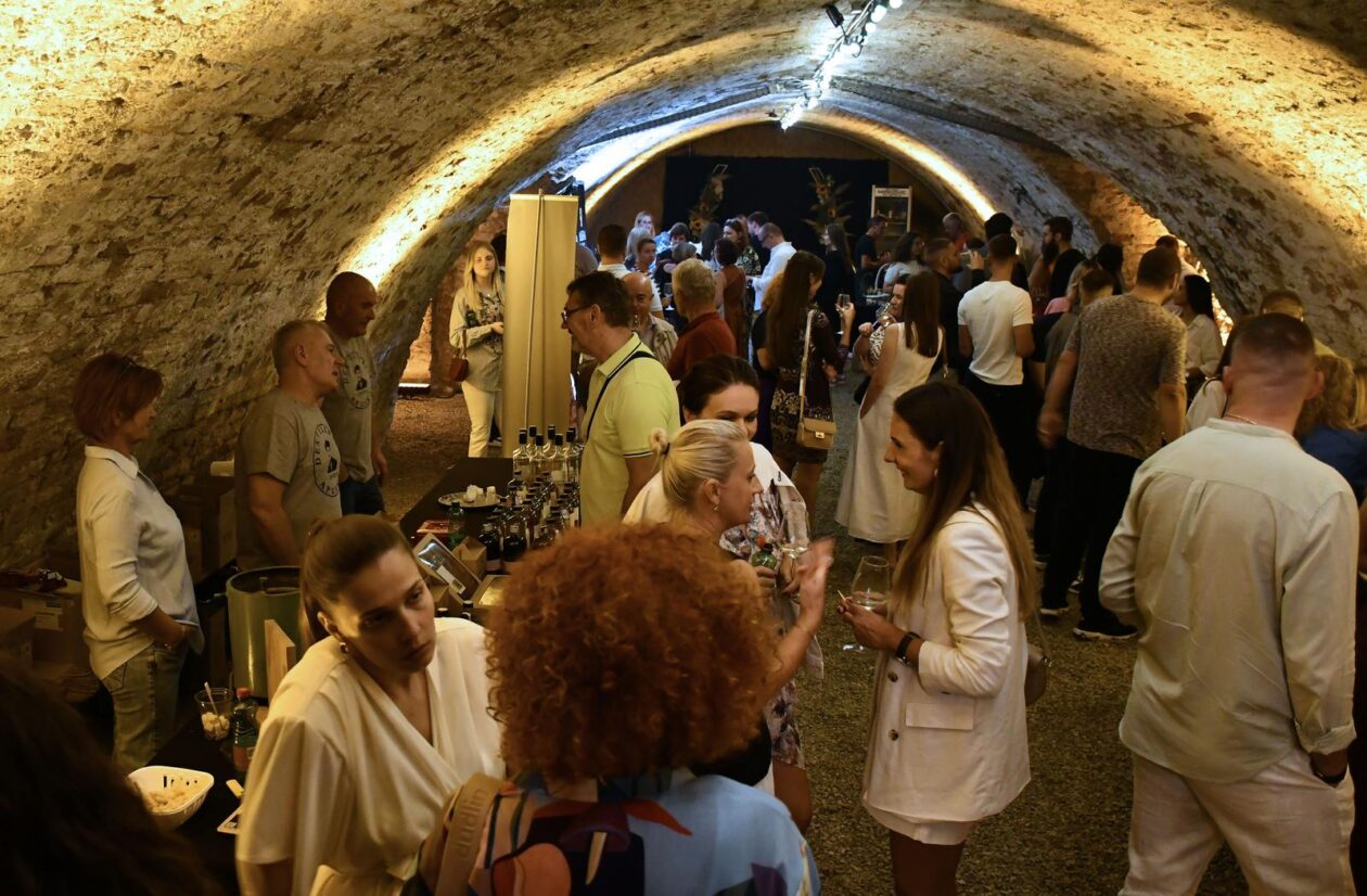 Slavonski Brod: Završna večer Festivala vina, umjetnosti i glazbe Vino u Tvrđavi Brod