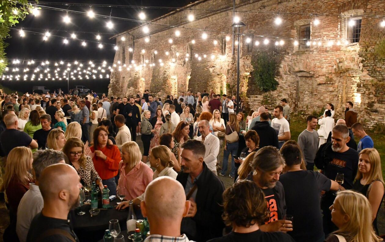 Slavonski Brod: Završna večer Festivala vina, umjetnosti i glazbe Vino u Tvrđavi Brod