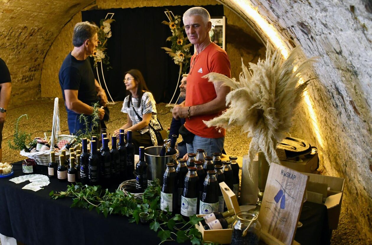 Slavonski Brod: Završna večer Festivala vina, umjetnosti i glazbe Vino u Tvrđavi Brod