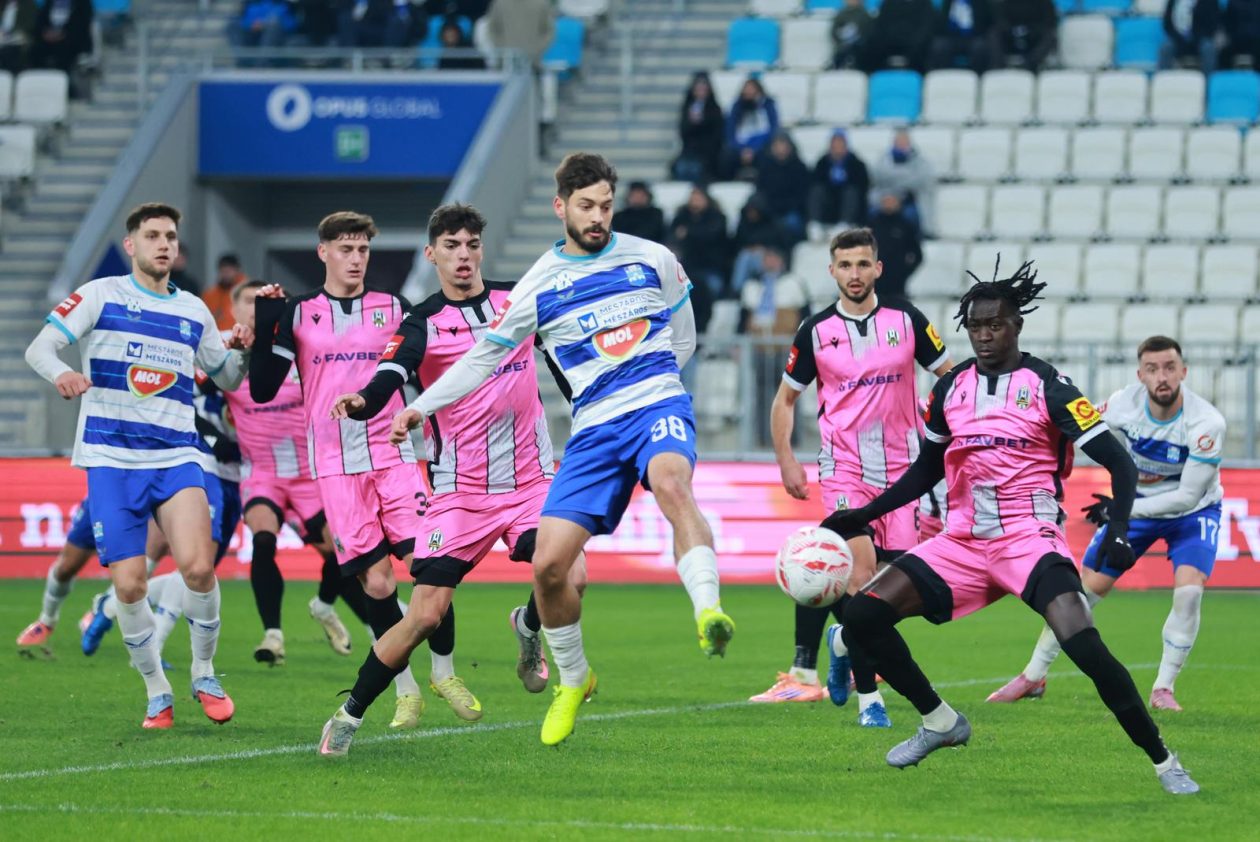 Osijek: NK Osijek i NK Lokomotiva sastali se u 14. kolu Prve HNL Osijek: NK Osijek i NK Lokomotiva sastali se u 14. kolu Prve HNL