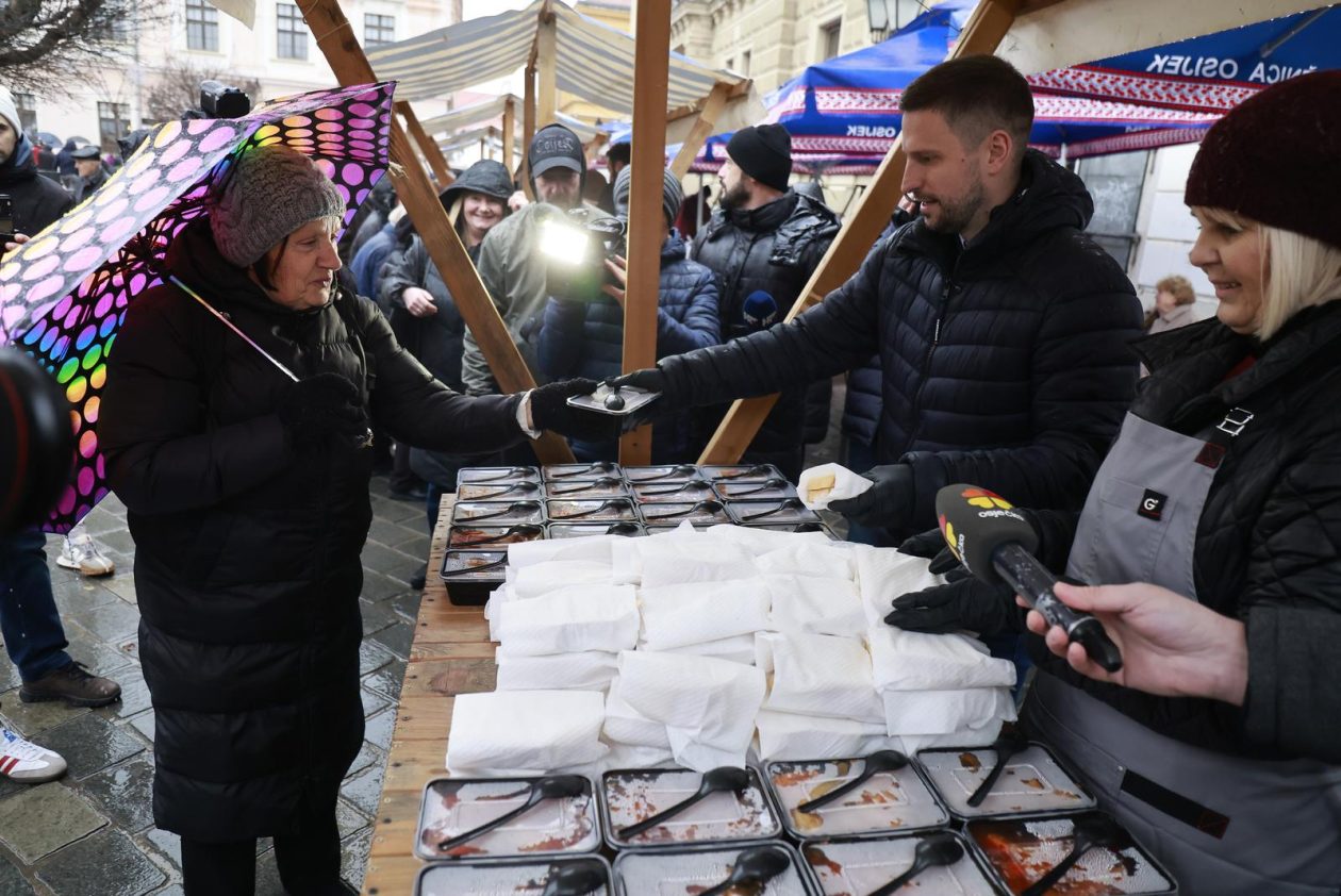 Podjela fiša na Badnjak 2025. Podjela fiša na Badnjak 2025.