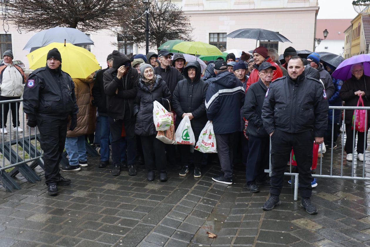 Podjela fiša na Badnjak 2025. Podjela fiša na Badnjak 2025.