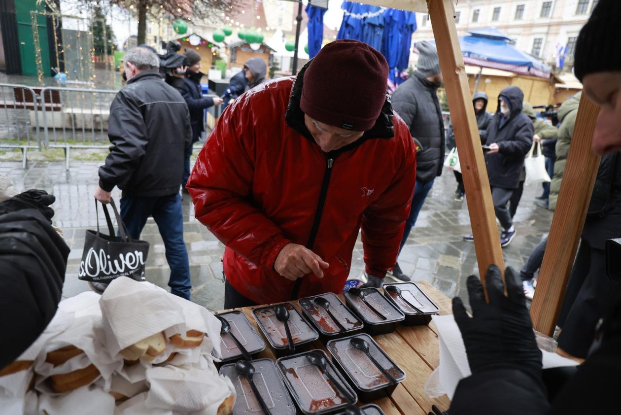 Podjela fiša na Badnjak 2025. Podjela fiša na Badnjak 2025.