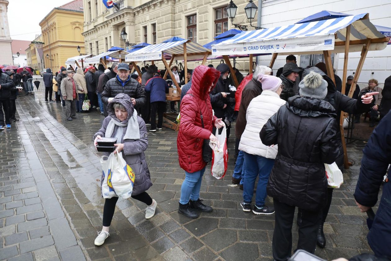 Podjela fiša na Badnjak 2025. Podjela fiša na Badnjak 2025.