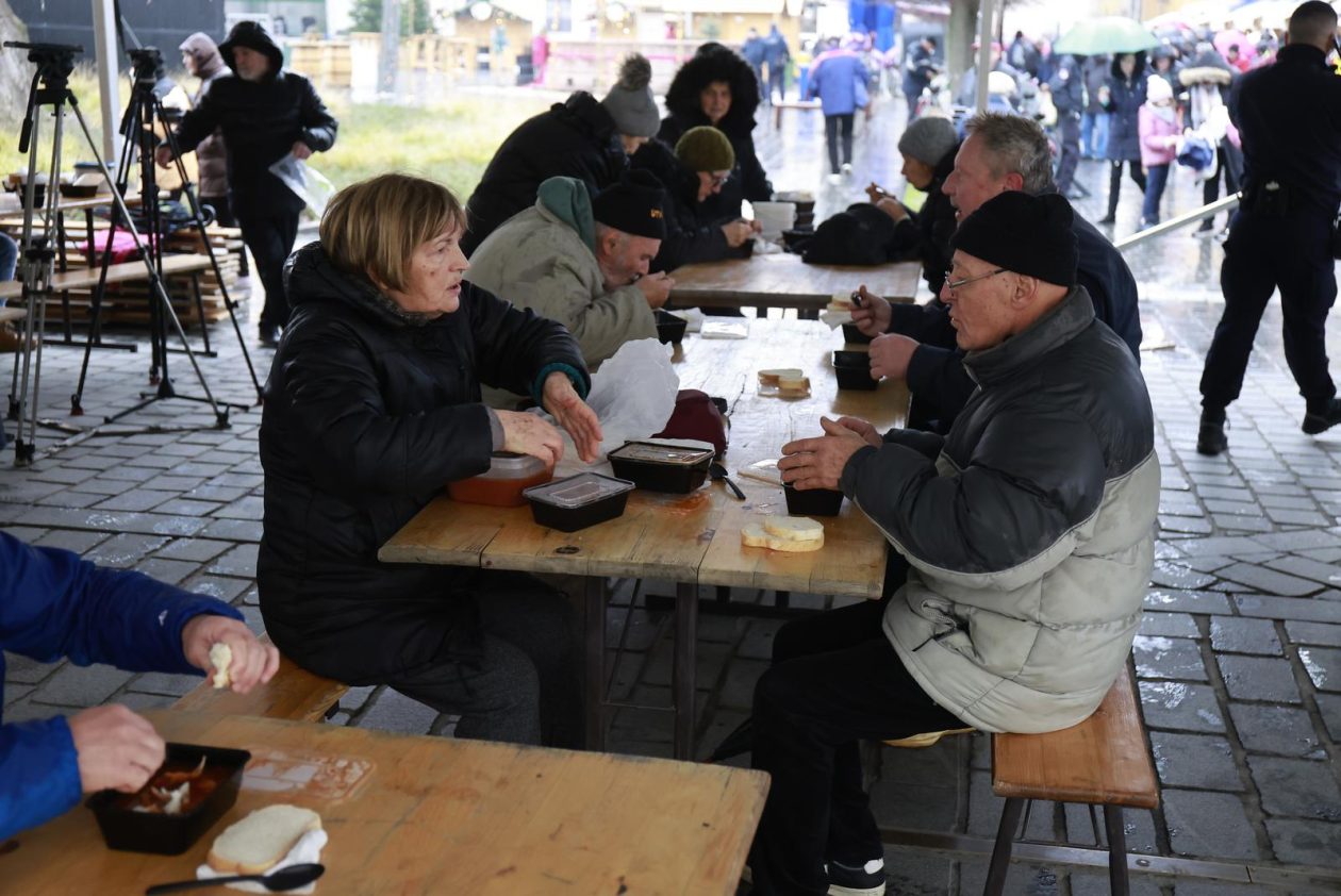 Podjela fiša na Badnjak 2025. Podjela fiša na Badnjak 2025.