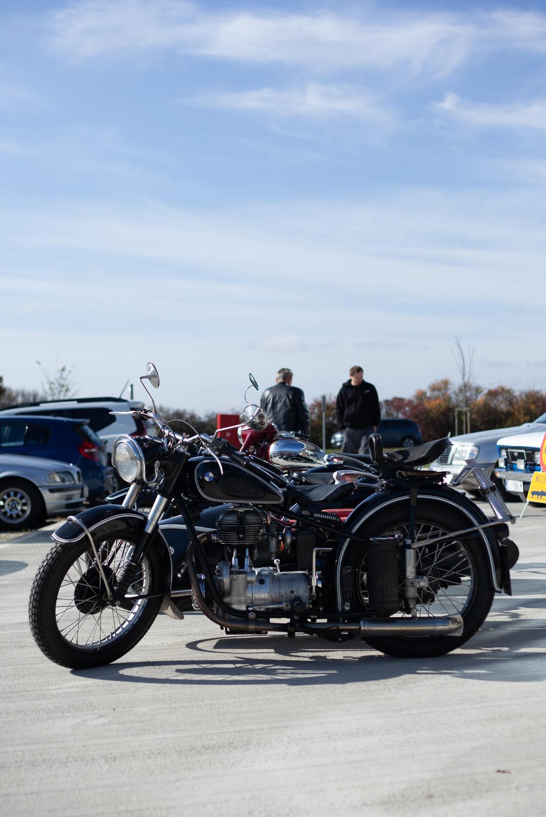 Osijek: Izložba oldtimer vozila ispred Gospodarskog centra Osijek: Izložba oldtimer vozila ispred Gospodarskog centra