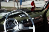 Osijek: Izložba oldtimer vozila ispred Gospodarskog centra Osijek: Izložba oldtimer vozila ispred Gospodarskog centra