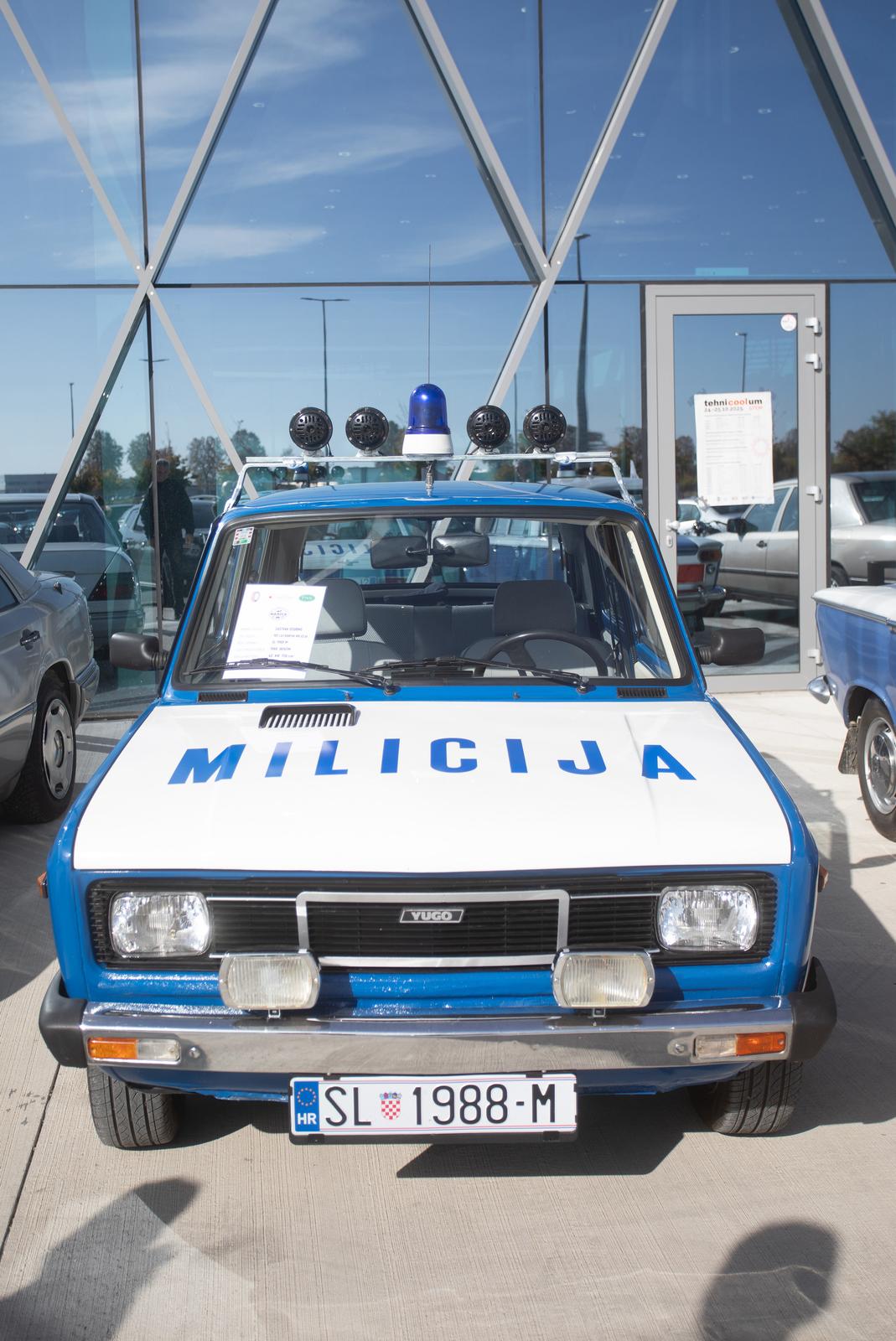 Osijek: Izložba oldtimer vozila ispred Gospodarskog centra Osijek: Izložba oldtimer vozila ispred Gospodarskog centra