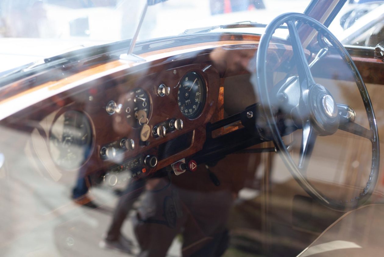 Osijek: Izložba oldtimer vozila ispred Gospodarskog centra Osijek: Izložba oldtimer vozila ispred Gospodarskog centra