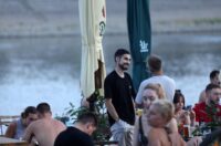 Legice i lege u šetnji u suton