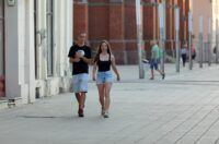 Legice i lege u šetnji u suton