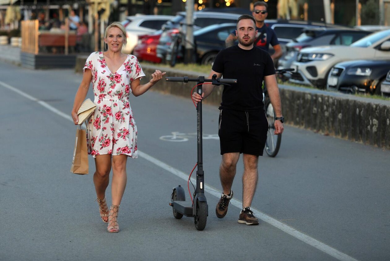 Legice i lege u šetnji u suton