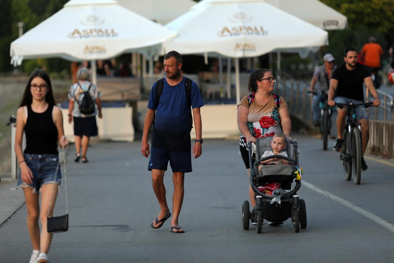 Legice i lege u šetnji u suton
