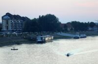 Legice i lege u šetnji u suton