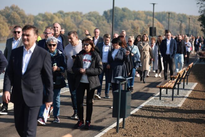 Osijek: Otvorenje nove dionice promenade kojom se spajaju Donji i Gornji grad šetnicom uz rijeku Dravu