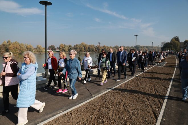 Osijek: Otvorenje nove dionice promenade kojom se spajaju Donji i Gornji grad šetnicom uz rijeku Dravu