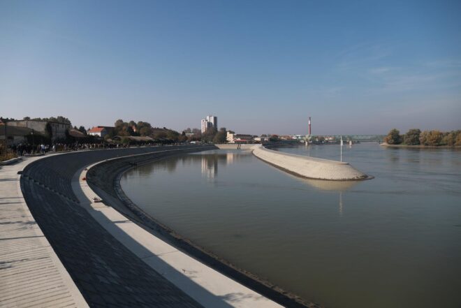 Osijek: Otvorenje nove dionice promenade kojom se spajaju Donji i Gornji grad šetnicom uz rijeku Dravu