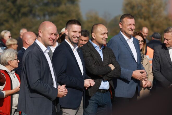 Osijek: Otvorenje nove dionice promenade kojom se spajaju Donji i Gornji grad šetnicom uz rijeku Dravu