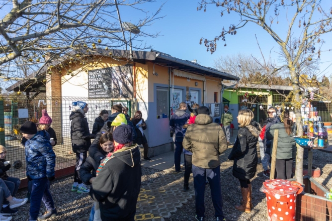 Osijek: U azilu za pse održan je Božićni ručak Osijek: U azilu za pse održan je Božićni ručak