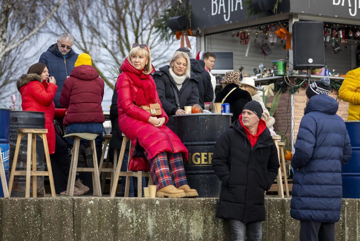 Osijek: Blagdan svetog Stjepana osječani iskoristili za štenju i druženje na obali Drave.