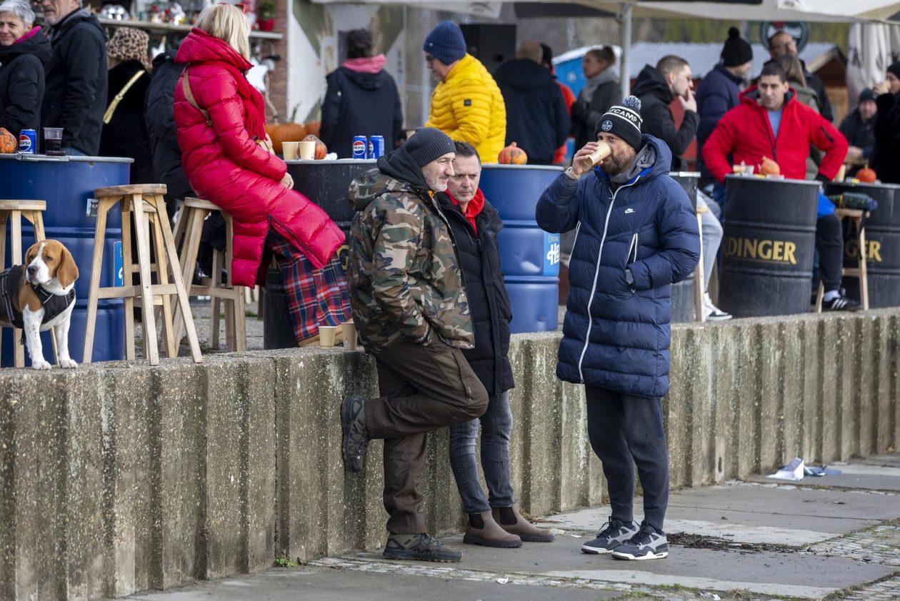 Osijek: Blagdan svetog Stjepana osječani iskoristili za štenju i druženje na obali Drave.