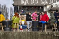 Osijek: Blagdan svetog Stjepana osječani iskoristili za štenju i druženje na obali Drave.