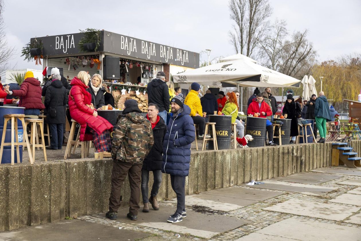 Osijek: Blagdan svetog Stjepana osječani iskoristili za štenju i druženje na obali Drave.