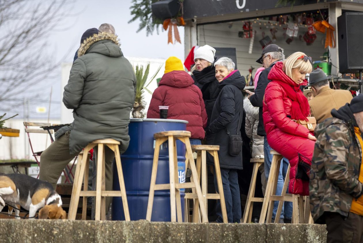Osijek: Blagdan svetog Stjepana osječani iskoristili za štenju i druženje na obali Drave.