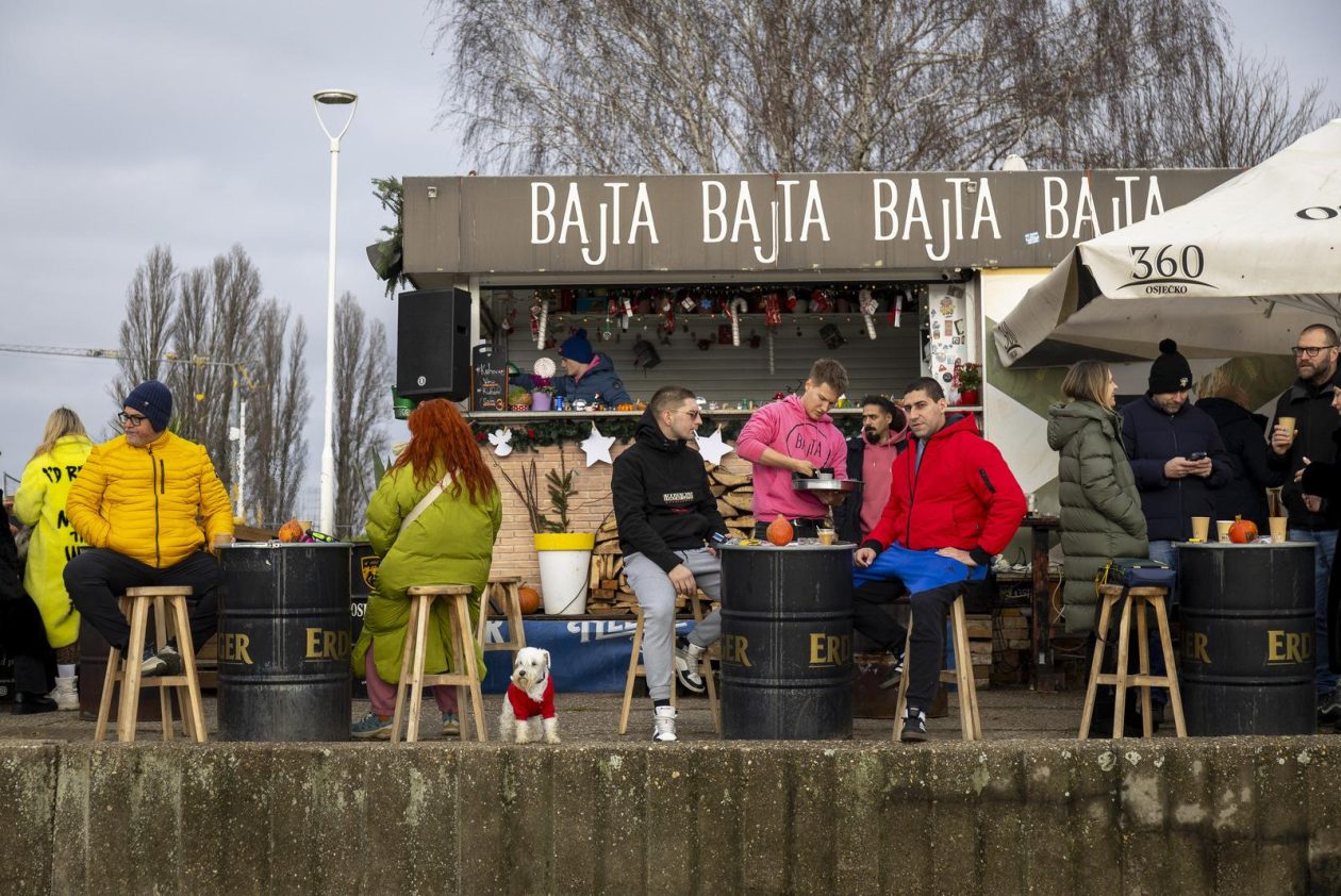 Osijek: Blagdan svetog Stjepana osječani iskoristili za štenju i druženje na obali Drave.