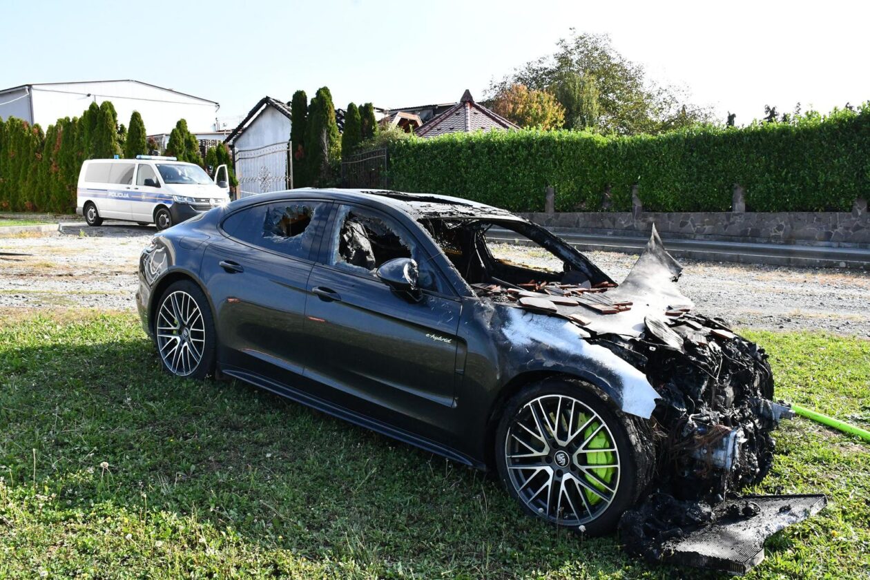 Alaginci: Poar u garai tvrtke Color Emajl u kojoj su izgorjeli skupocjeni automobili vlasnika tvrtke.