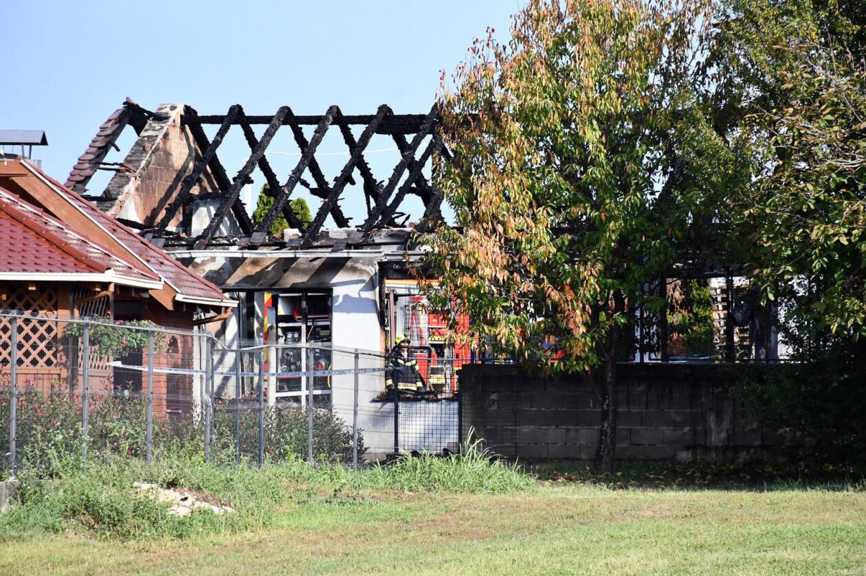 Alaginci: Poar u garai tvrtke Color Emajl u kojoj su izgorjeli skupocjeni automobili vlasnika tvrtke.