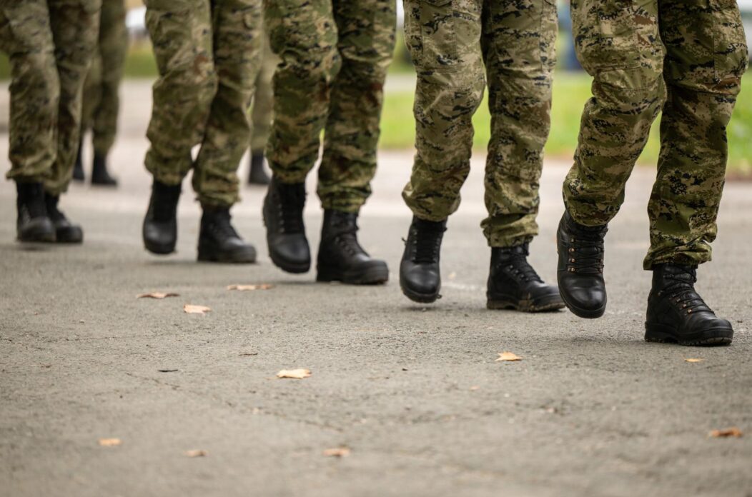 vojska vojnici stupanje čizme