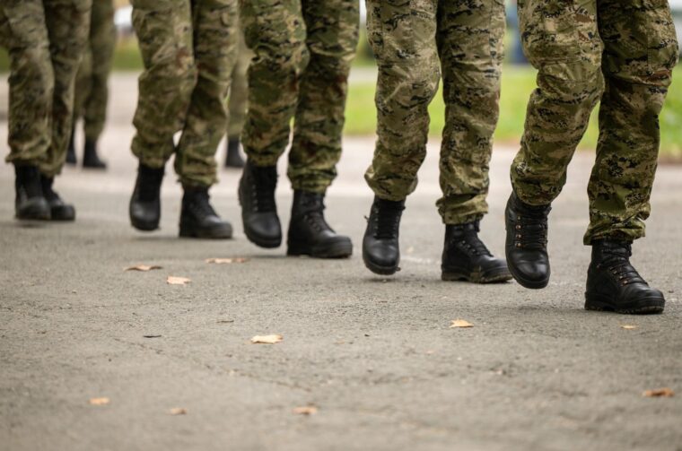 vojska vojnici stupanje čizme