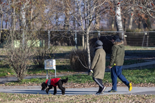 Osijek: Osječani iskoristili sunčan dan za šetnju ili druženje uz kavu