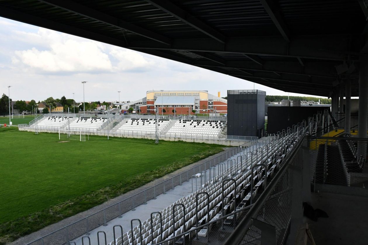 Stadion kraj Save