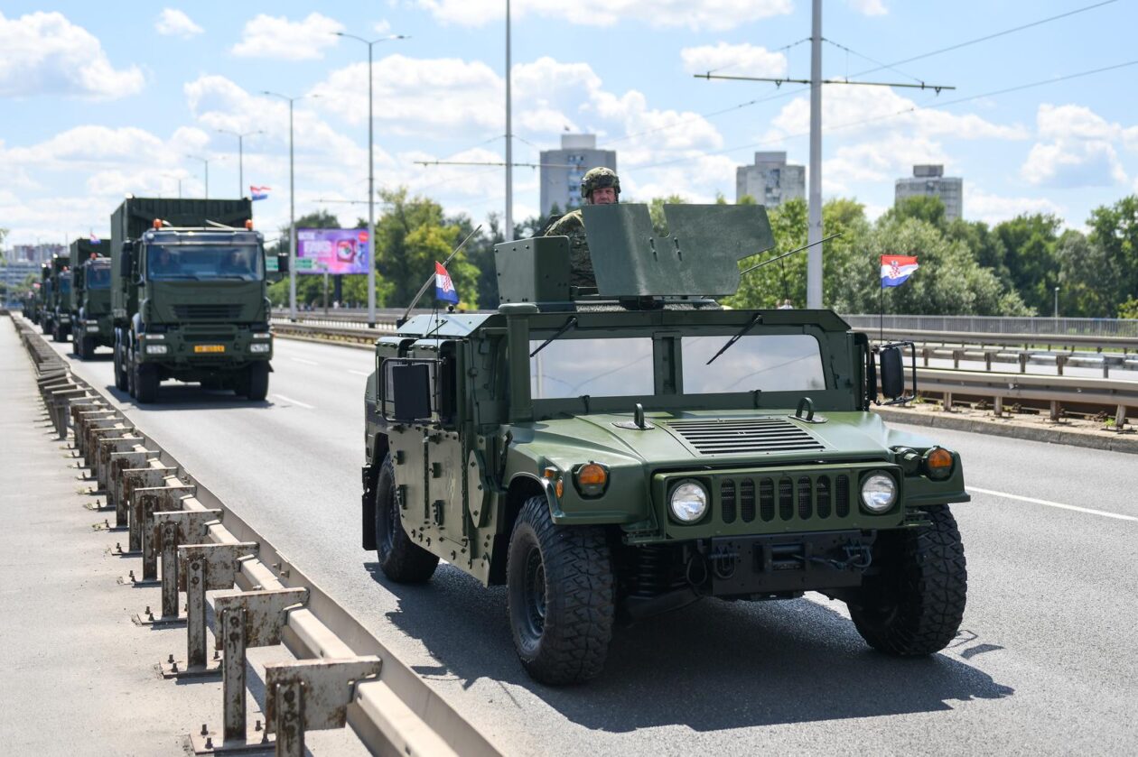Zagreb: Izlazak vozila iz vojarne “1. gardijske brigade Tigrovi – Croatia”