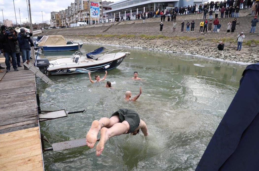 PXL_311225_144098451