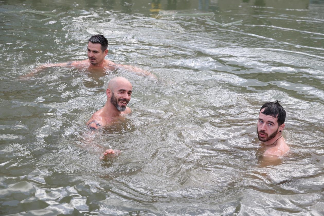 PXL_311225_144098452