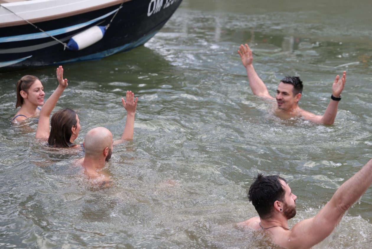 PXL_311225_144098454