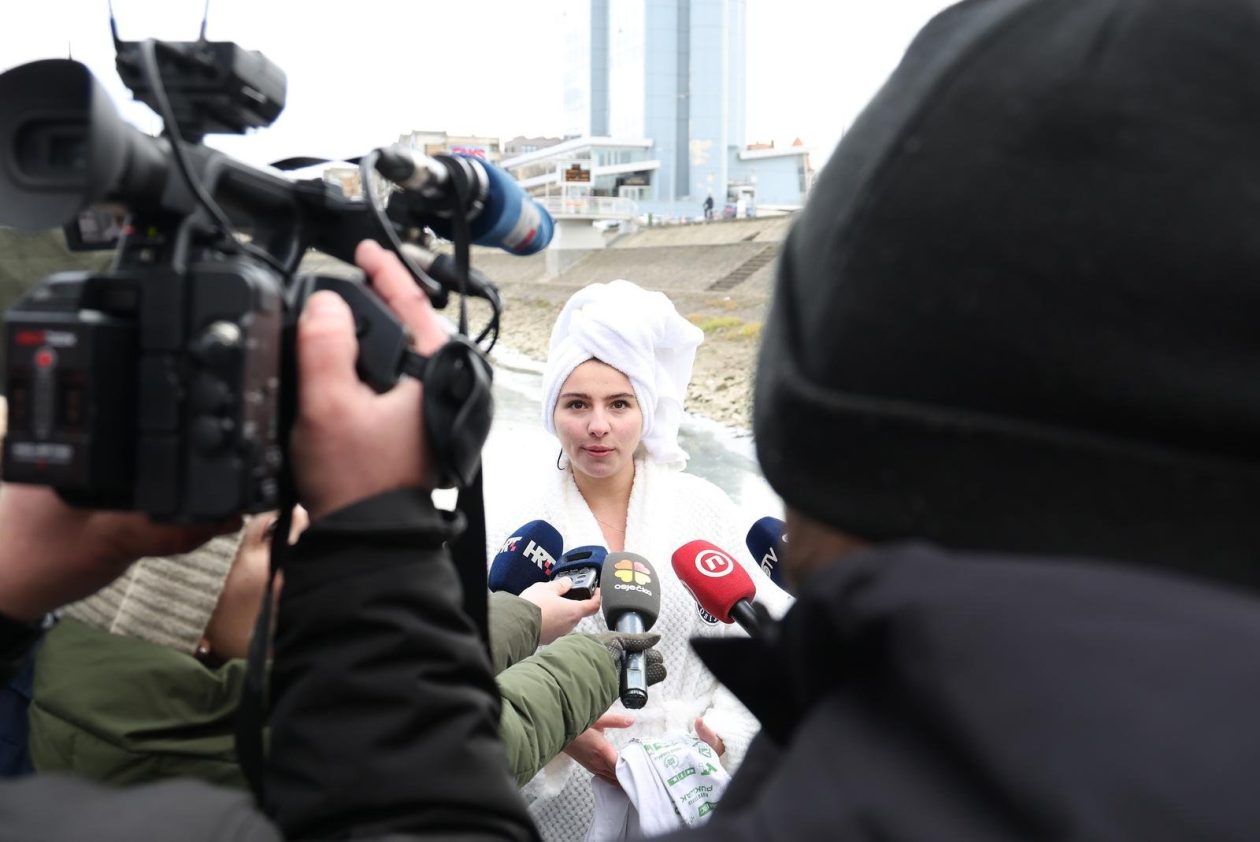 PXL_311225_144098459